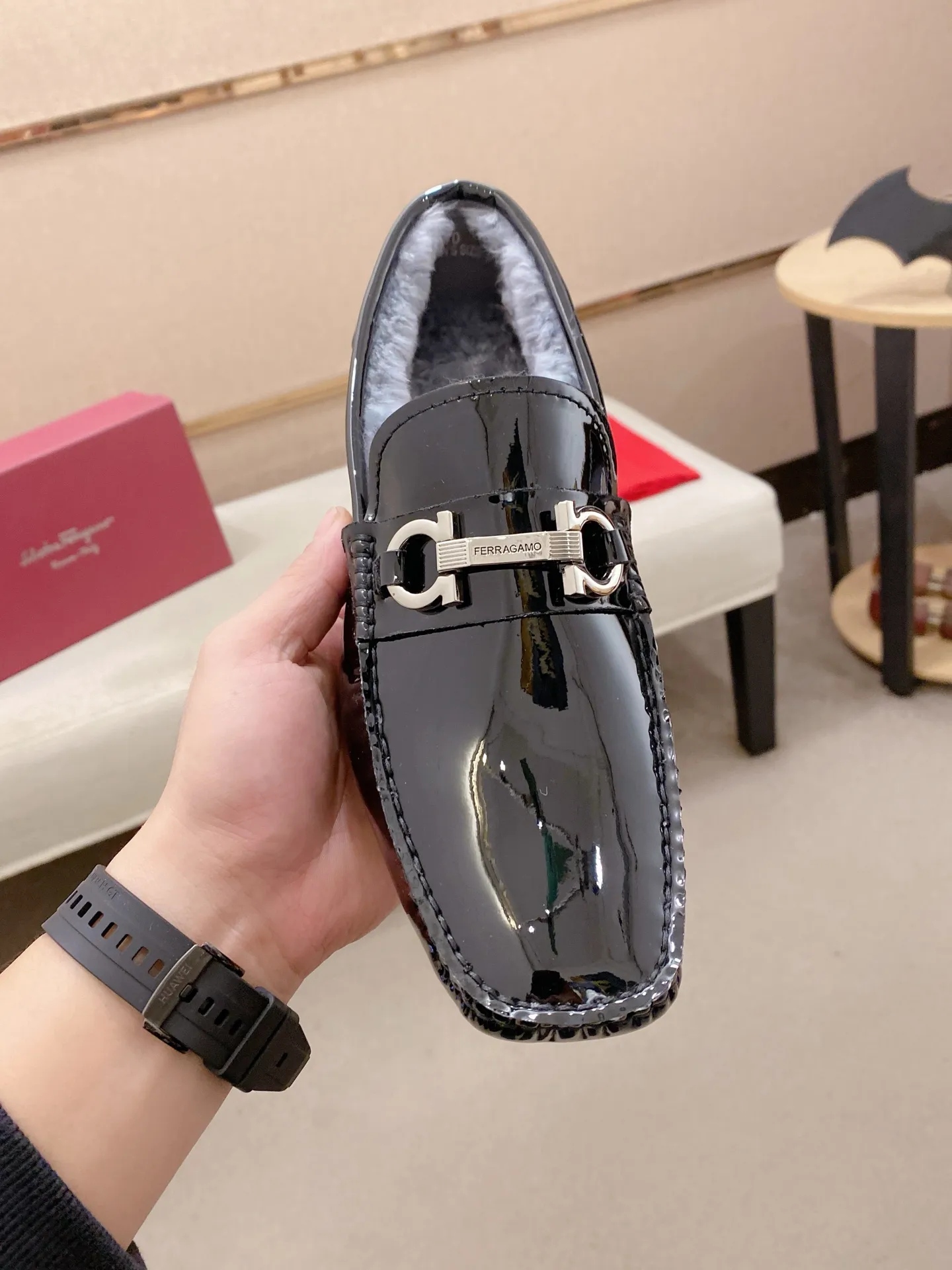 Factory price: 540💰High-end quality! Ferragamo🆕🆕Exclusive hot-selling products in stock🔥🔥New products on the shelves, high-quality Ferragamo men's pea shoes, high-end casual driving shoes, with complete packaging! 💪 💪 Material: imported first-layer cowhide 🐂 + imported high-quality wool lining + wear-resistant outsole 👍🏻👍🏻 Features: high-end and comfortable, purely handmade 🚀 🚀 Create the perfect shoes that suit you best 🔥 🔥 Size: (38-44) 45 standard size can be customized!